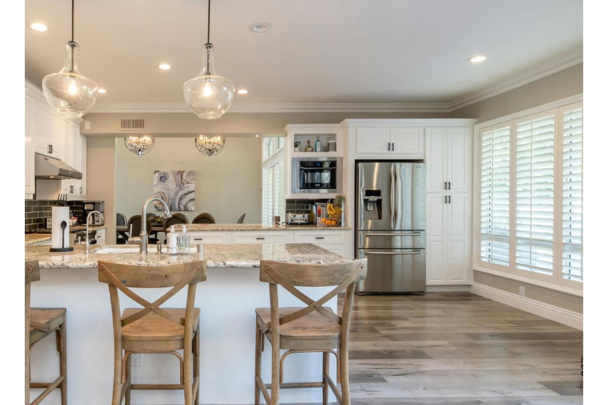 Tende innovative per finestre moderne, design minimalista e funzionalità avanzate.