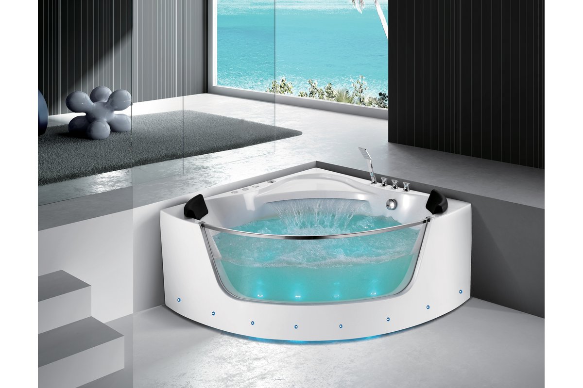 Vasca da bagno acrilica lucida e ben mantenuta dopo dieci anni.